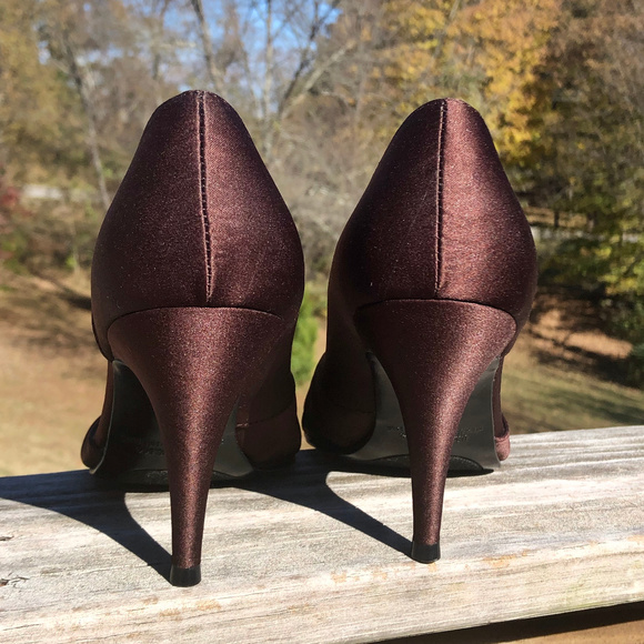 NEW Massimo Brown Satin Peep Toe Heels - Picture 3 of 6